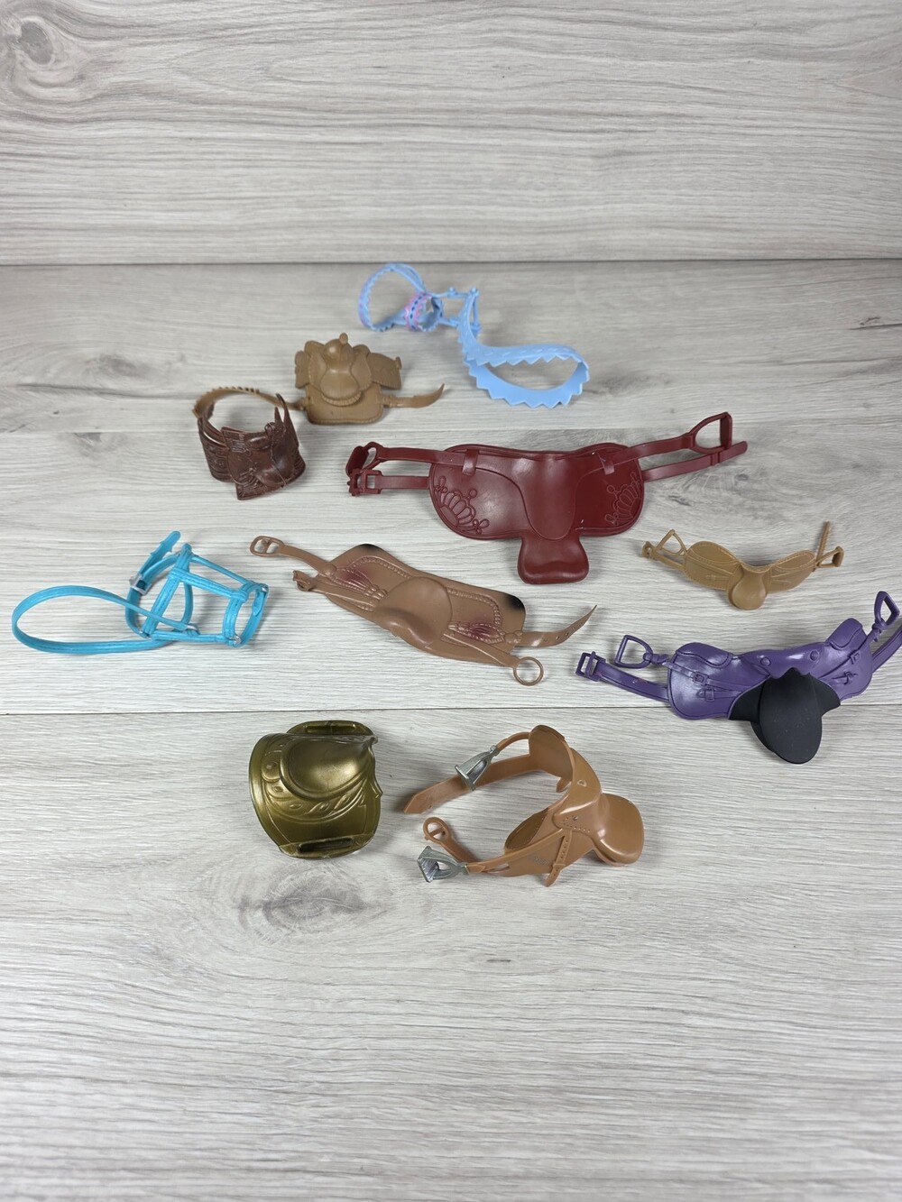 Lot of Model Horse Saddles & Tack Accessories Breyer She-ra Mixed SU63
